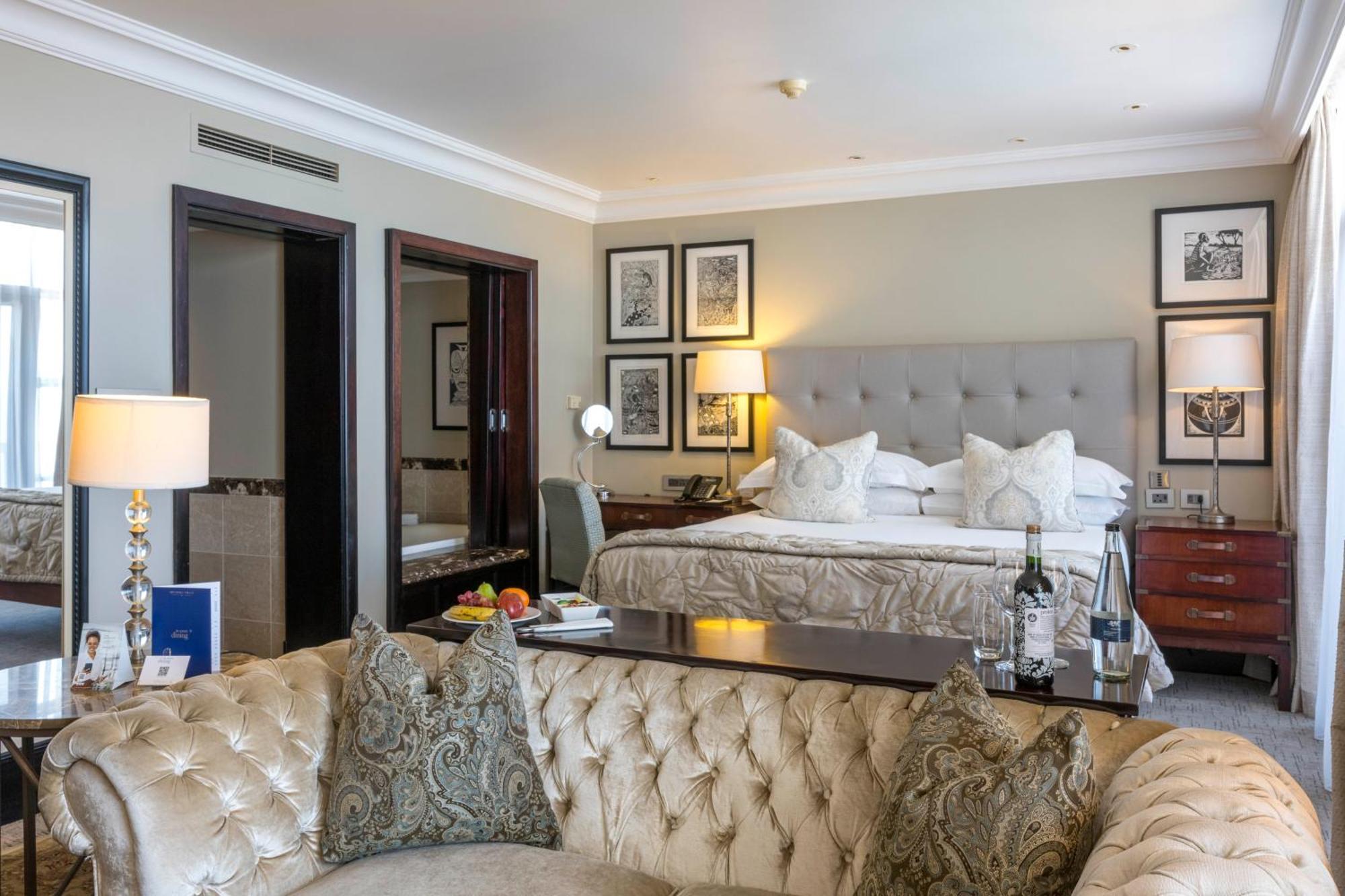 Beverly Hills Durban Ngoại thất bức ảnh A suite at the hotel
