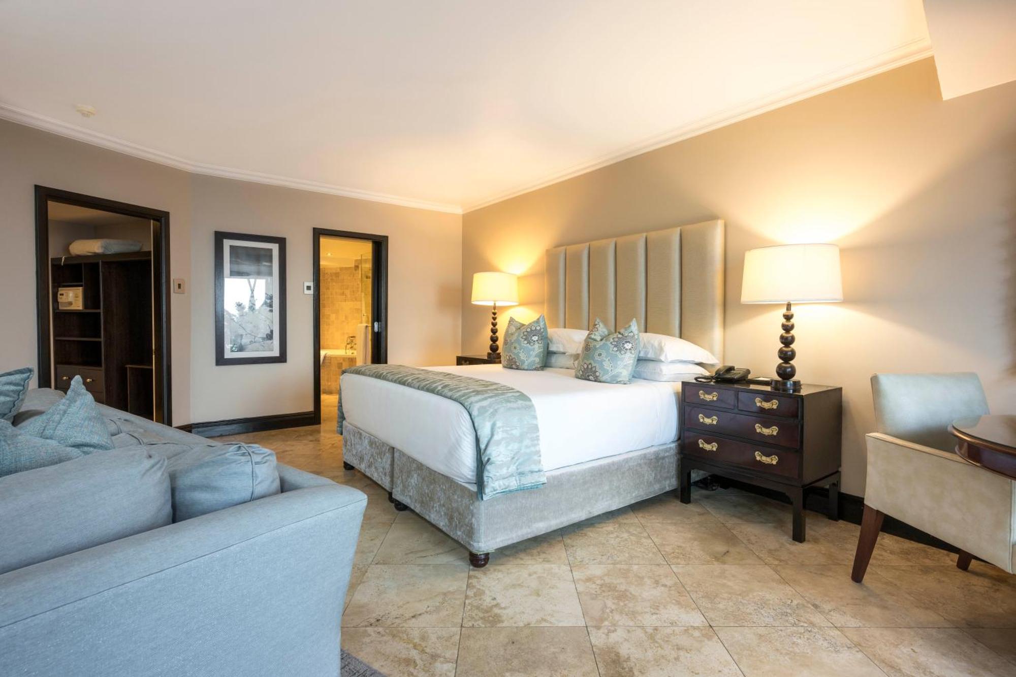 Beverly Hills Durban Ngoại thất bức ảnh A bedroom at the Cape Grace