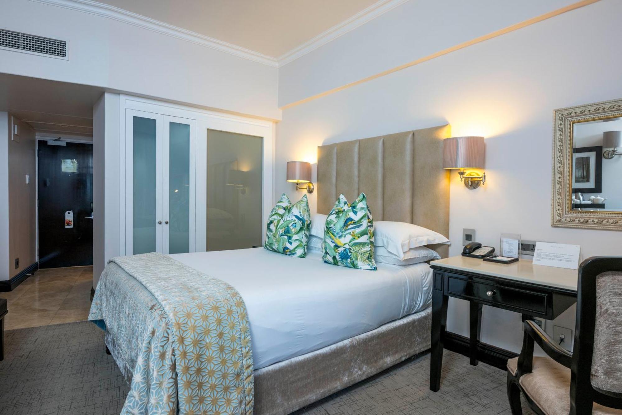Beverly Hills Durban Ngoại thất bức ảnh A bedroom at the hotel