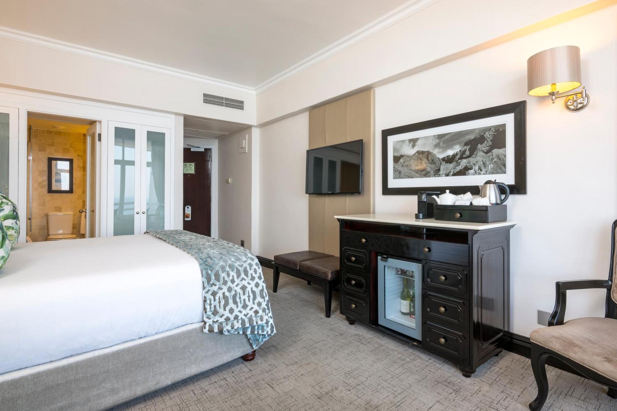 Beverly Hills Durban Ngoại thất bức ảnh A room at the Hilton London Paddington
