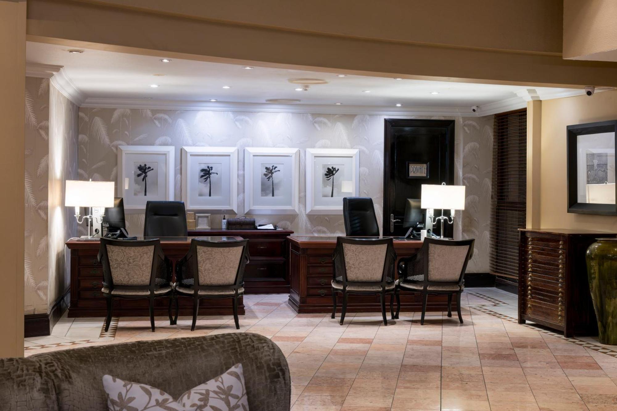 Beverly Hills Durban Ngoại thất bức ảnh Concierge desk at the Four Seasons Hotel, Washington, D.C.