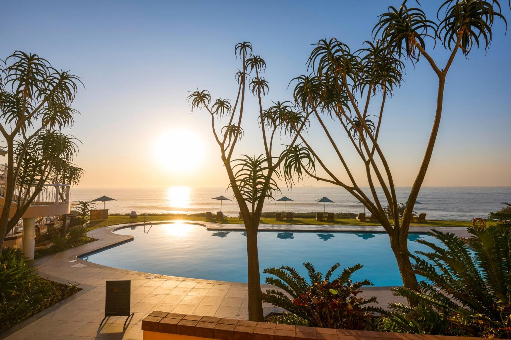 Beverly Hills Durban Ngoại thất bức ảnh Sunset at the pool
