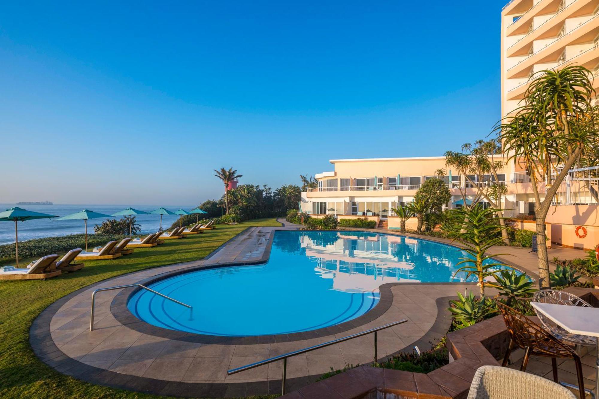 Beverly Hills Durban Ngoại thất bức ảnh The swimming pool at the Hilton Tel Aviv